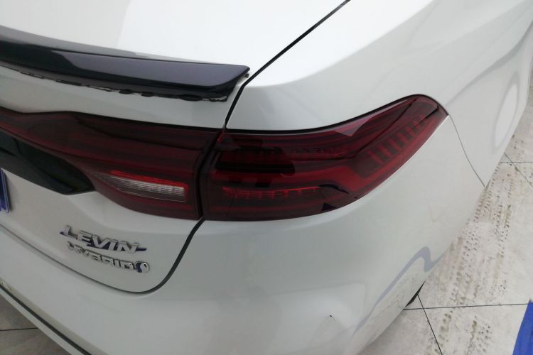 丰田 雷凌 2022款 双擎 1.8H E-CVT领先版车身外观9