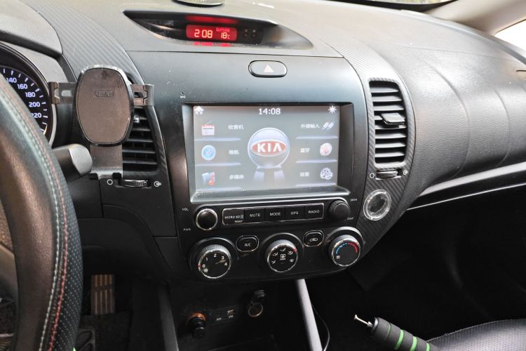 起亚K3 2015款 1.6L 自动GL中控内饰16