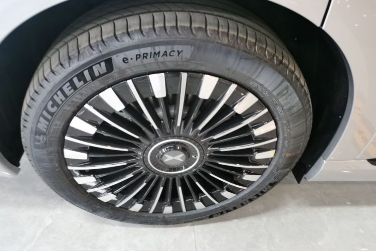 小鹏X9 2026款 增程版 1602 Ultra车身外观6008