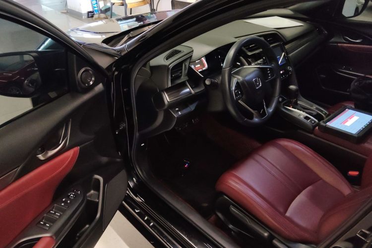 本田 思域 2021款 HATCHBACK 220TURBO CVT潮酷控中控内饰7003