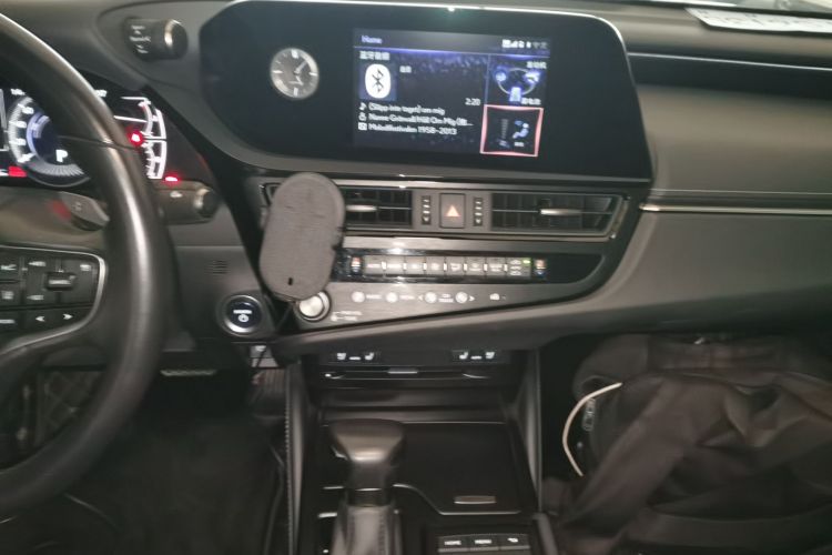雷克萨斯ES 2021款 300h 臻享版中控内饰16
