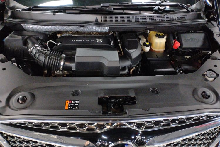 别克GL8 2020款 Avenir艾维亚 七座亲礼版机舱底盘24