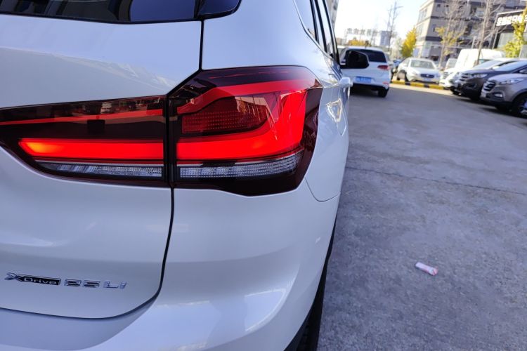 宝马X1 2021款 xDrive25Li 尊享型车身外观9