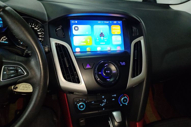 福特 福克斯 2020款 两厢经典 1.5L 自动风尚型中控内饰16