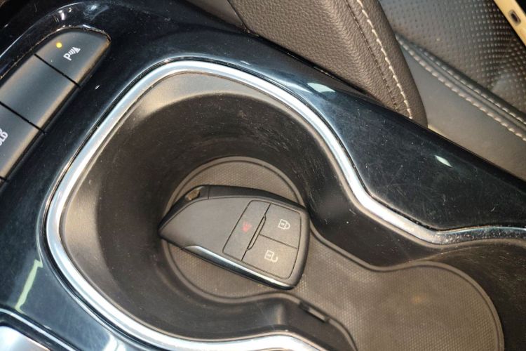 别克 2022款 改款 昂科威S 552T 两驱豪华型中控内饰7001