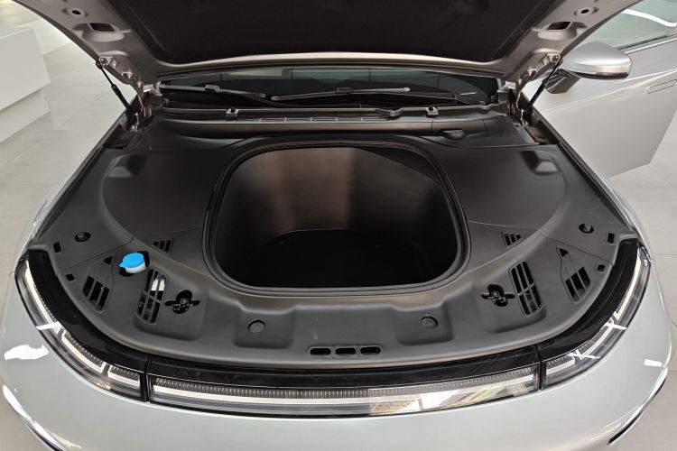 小鹏P7 2021款 480G机舱底盘24