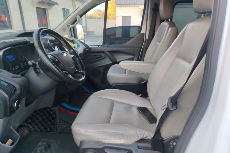 福特 全顺 2020款 2.0T汽油自动多功能商用车中轴低顶双开尾门国VI中控内饰19