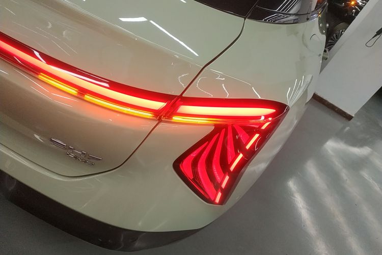 红旗EH7 2024款 690 Pro车身外观9