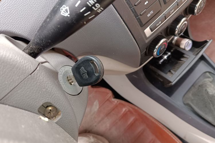 一汽 夏利N5 2014款 1.0L 手动舒适型中控内饰11