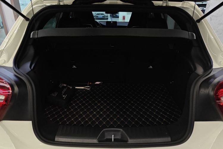 奔驰A级(进口) 2018款 A 200 动感型机舱底盘23