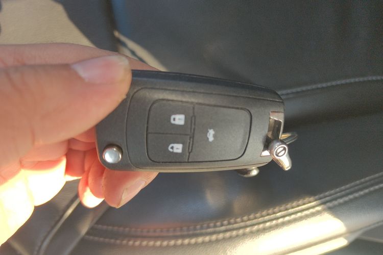 别克 英朗 2015款 18T 双离合豪华型中控内饰11