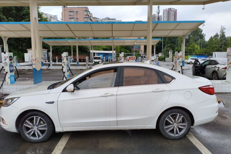 长安 逸动 2016款 1.6L 自动风尚型车身外观4