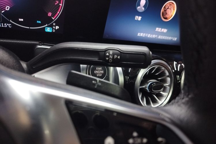 奔驰GLB 2024款 改款 GLB 220 时尚型局部细节18