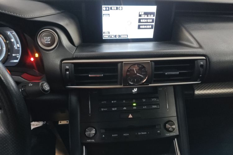 雷克萨斯IS 2017款 300 F SPORT版局部细节16