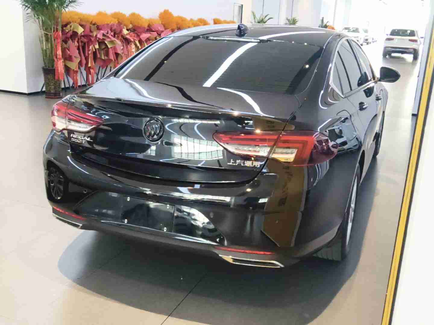 车辆右后45度外观展示
