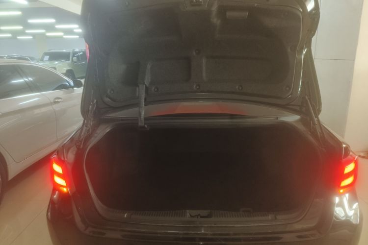 丰田 皇冠 2018款 2.0T 运动版局部细节23