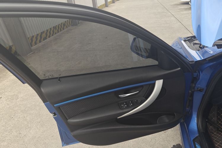 宝马3系 2018款 320i M运动套装中控内饰47