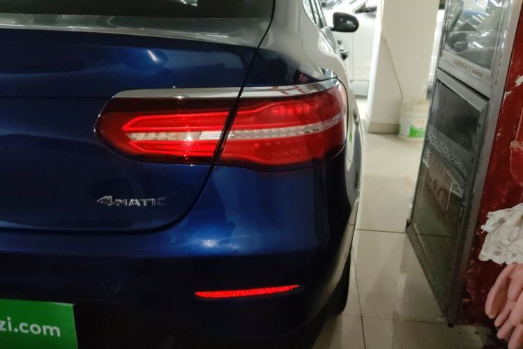 奔驰GLC轿跑 2019款 GLC 260 4MATIC 轿跑SUV车身外观9