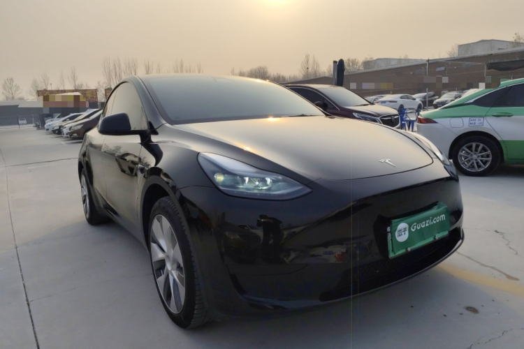 特斯拉 Model Y 2022款 后轮驱动版车身外观3