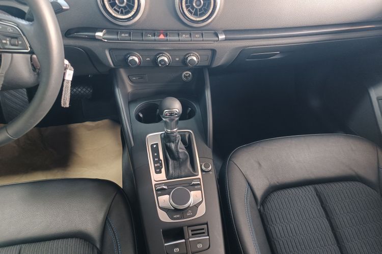 奥迪A3 2019款 Sportback 35 TFSI 时尚型 国VI中控内饰18