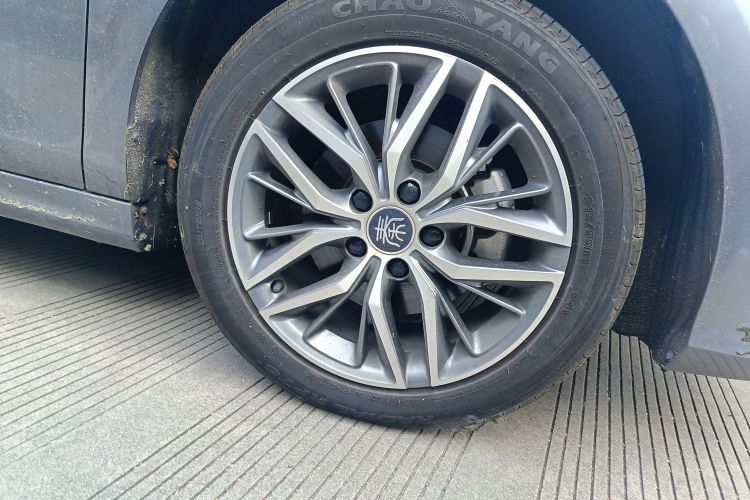 比亚迪 秦PLUS 2023款 冠军版 DM-i 55KM超越型车身外观10