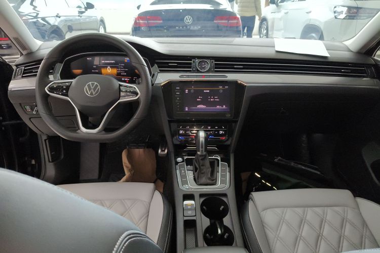 大众 迈腾 2023款 200万辆纪念版 330TSI DSG领先型中控内饰7002