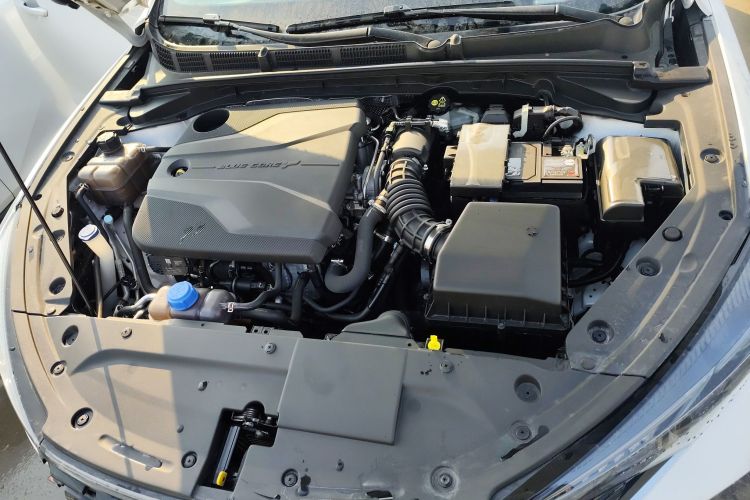 长安 逸动 2024款 PLUS 蓝鲸NE 1.4T GDI DCT高能版机舱底盘24