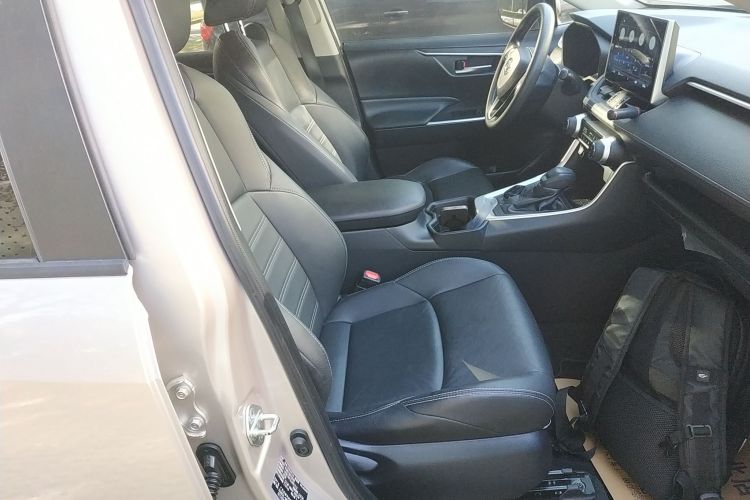 丰田 威兰达 2020款 双擎 2.5L E-CVT两驱豪华版局部细节41