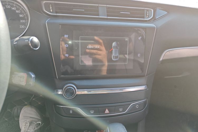 标致408 2015款 1.2T 自动豪华版中控内饰16