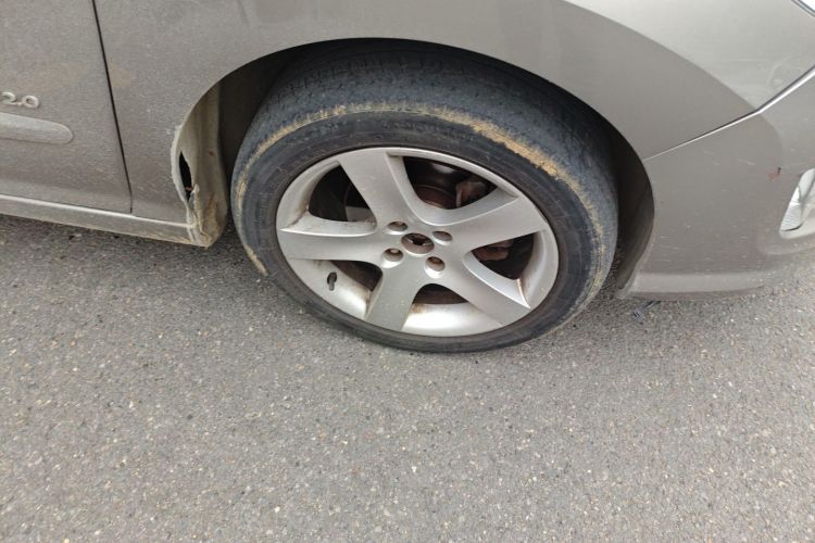 标致408 2013款 2.0L 自动舒适版车身外观10