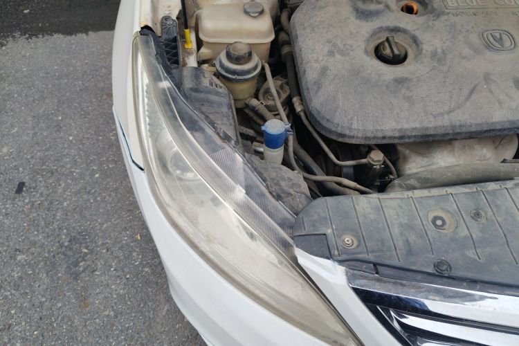 长安 逸动 2015款 1.6L 自动豪华型车身外观8