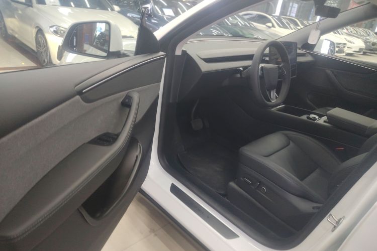 特斯拉 Model Y 2025款 后轮驱动版中控内饰20