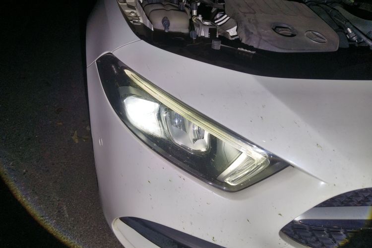 奔驰A级 2021款 A 200 L 运动轿车动感型车身外观8