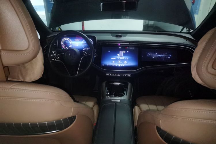 奔驰E级新能源 2024款 E 350 e L 插电式混合动力轿车中控内饰7002