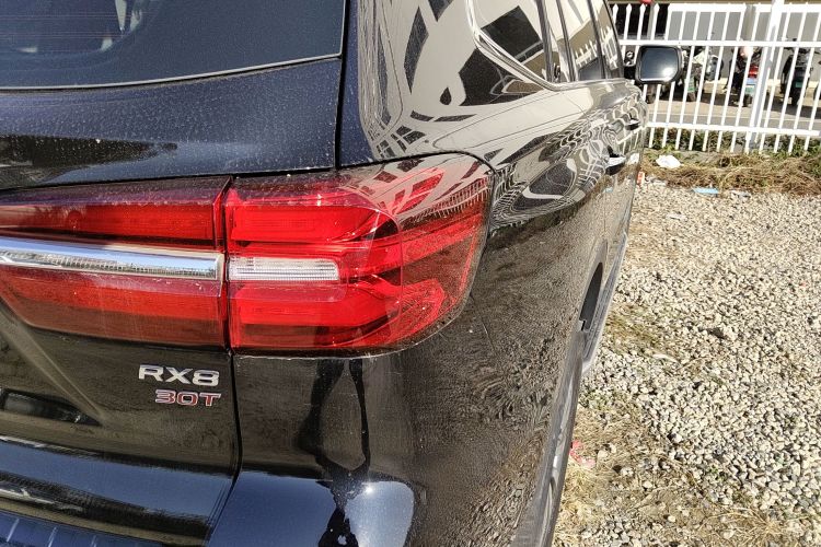 荣威RX8 2019款 30T 智联网两驱超群旗舰版车身外观9