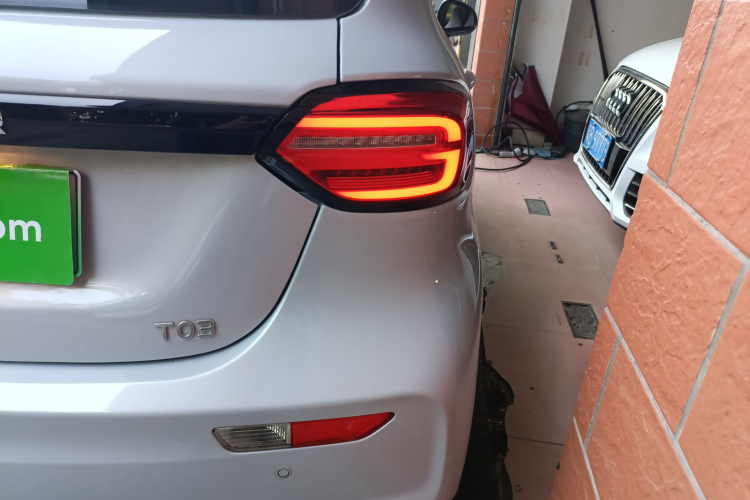 零跑汽车 零跑T03 2023款 200轻享版车身外观9