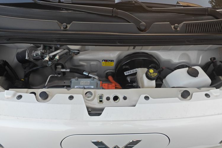 五菱汽车 宏光MINIEV 2024款 第三代 215km 进阶版机舱底盘24