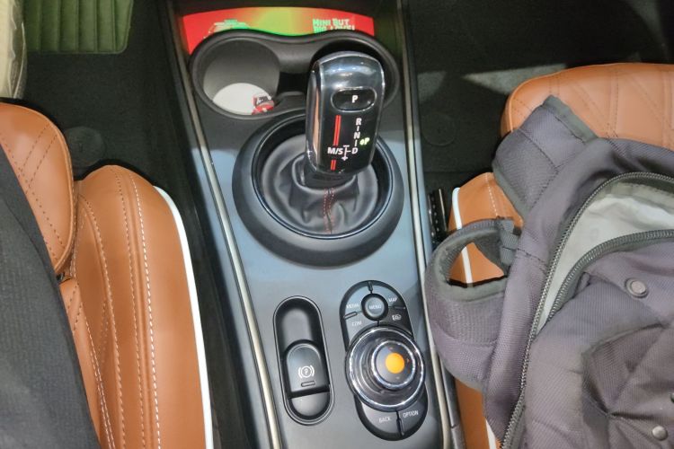 MINI Countryman 2021款 2.0T COOPER S ALL4中控内饰18