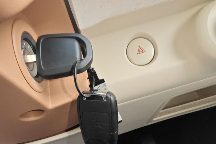 五菱汽车 宏光MINIEV 2024款 第三代 215km 青春版中控内饰11