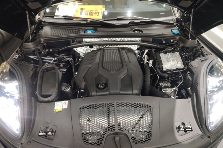 保时捷 2023款 Macan 2.0T机舱底盘24