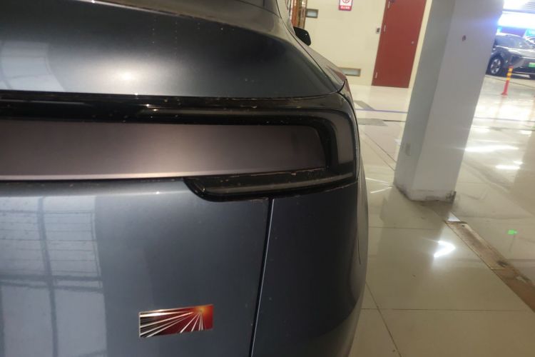 特斯拉 Model Y 2025款 后轮驱动 首发版车身外观9