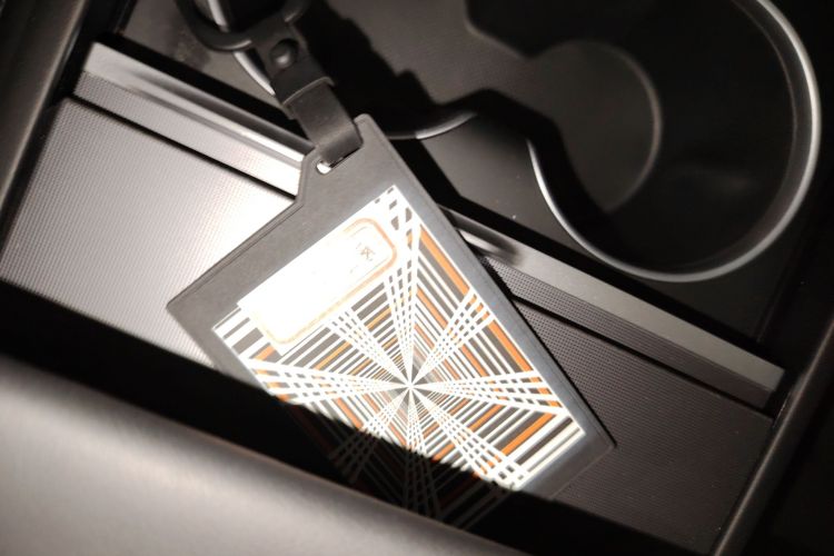 特斯拉 Model Y 2025款 长续航全轮驱动 首发版中控内饰7001