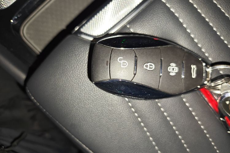 红旗H5 2025款 1.5T DCT玄影版中控内饰11