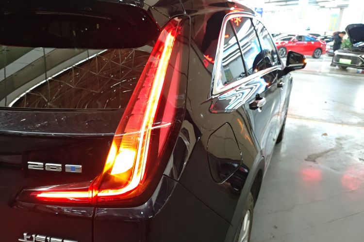 凯迪拉克XT4 2023款 28T 两驱豪华型车身外观9