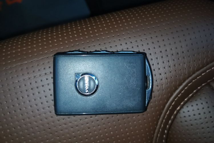 沃尔沃XC90 2023款 B6 智雅豪华版 7座中控内饰7001