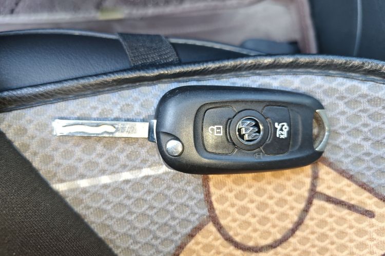 别克 威朗 2018款 三厢 20T 双离合领先型中控内饰11