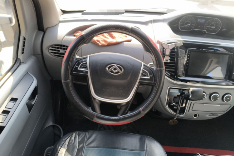 上汽大通MAXUS 新途V80 2021款 2.0T AMT经典傲运通短轴中顶5/6座中控内饰13