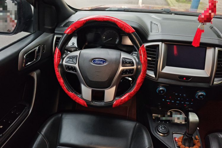 福特 撼路者 2017款 2.0T 汽油自动四驱豪华版 5座中控内饰13