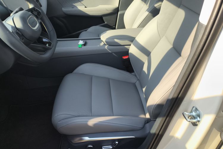 领克06 EM-P 2025款 EM-P 126长续航Halo中控内饰19