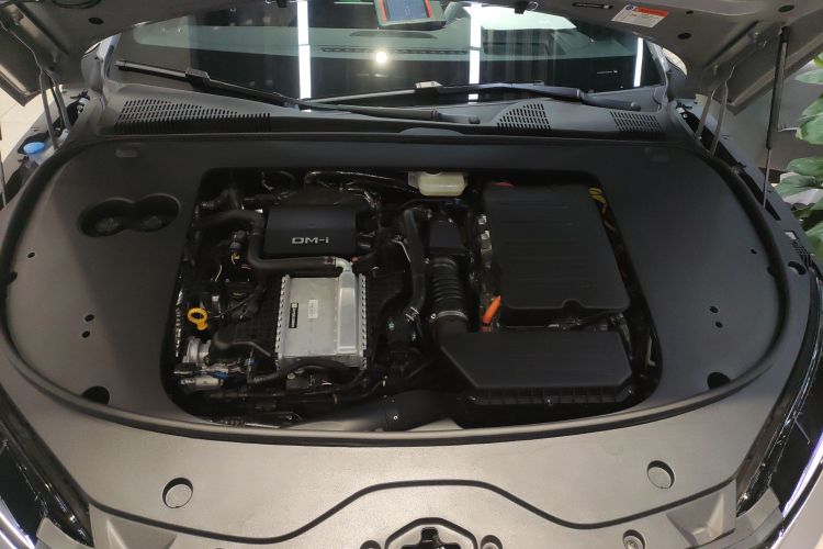 比亚迪 汉 2025款 DM-i 智驾版 125KM激光雷达旗舰型机舱底盘24